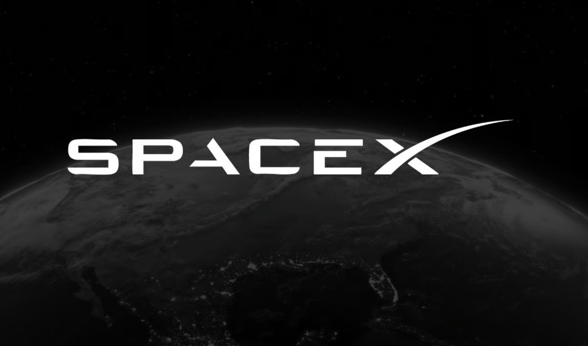 SpaceX 官方标识与地球合成图